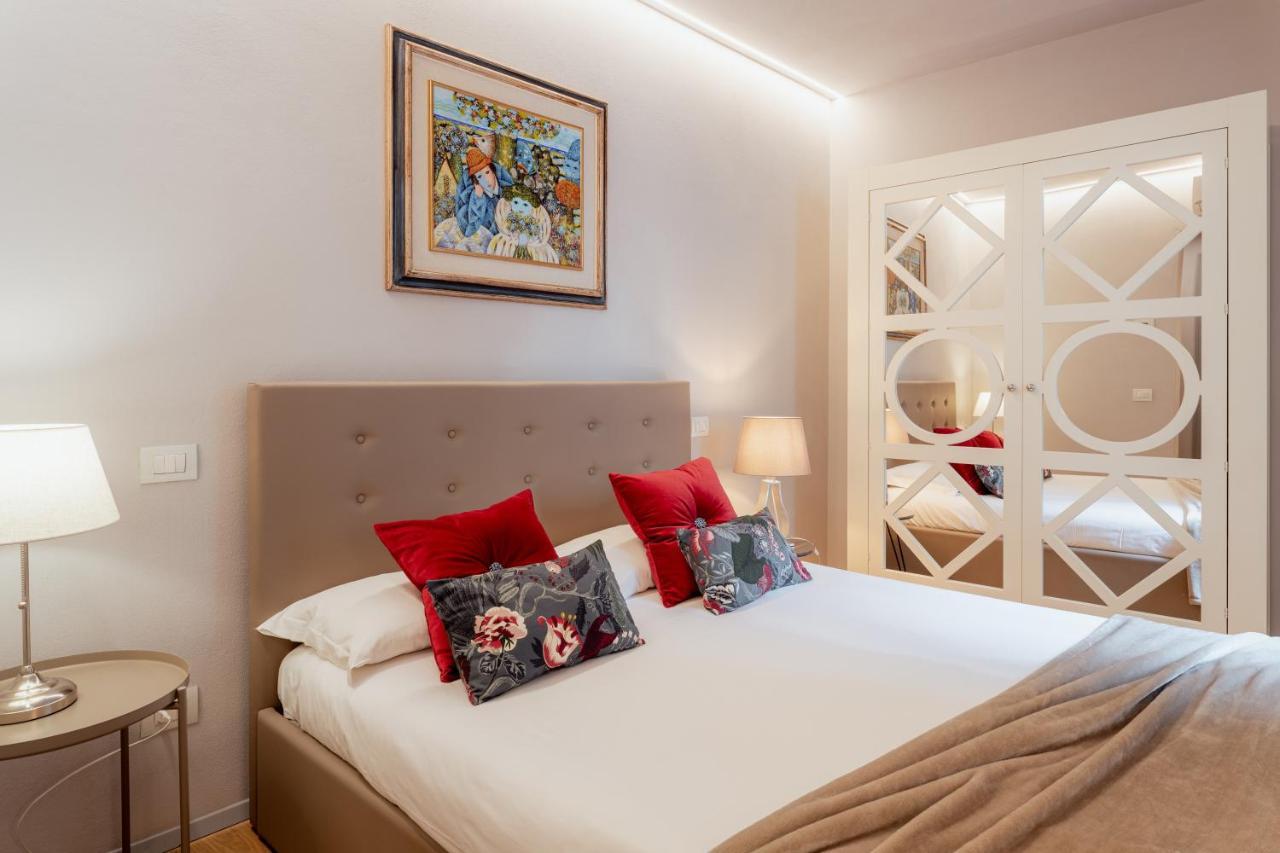 Il Cortile Di Elisa & Our Flats Bed & Breakfast Lucca Bagian luar foto