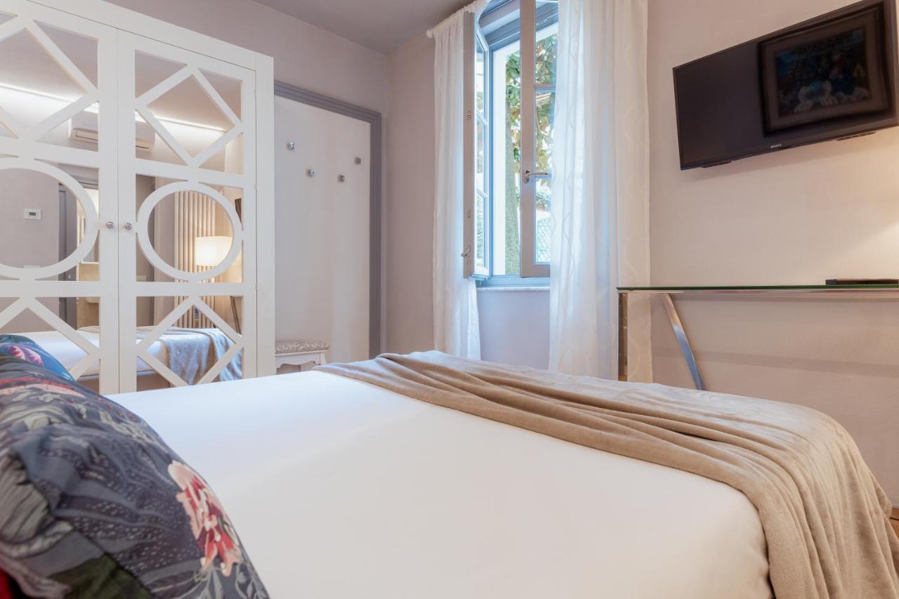 Il Cortile Di Elisa & Our Flats Bed & Breakfast Lucca Bagian luar foto