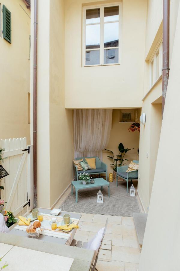 Il Cortile Di Elisa & Our Flats Bed & Breakfast Lucca Bagian luar foto