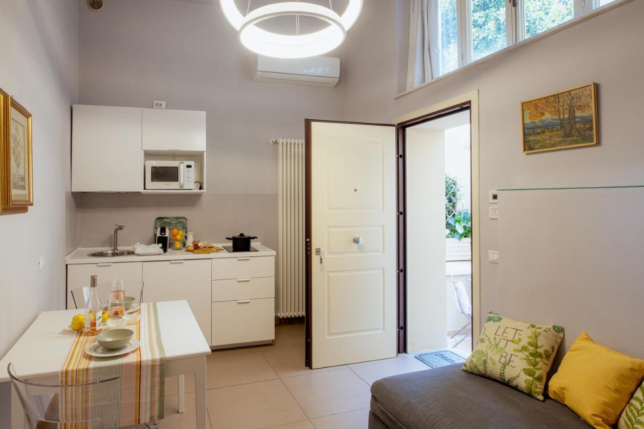 Il Cortile Di Elisa & Our Flats Bed & Breakfast Lucca Bagian luar foto