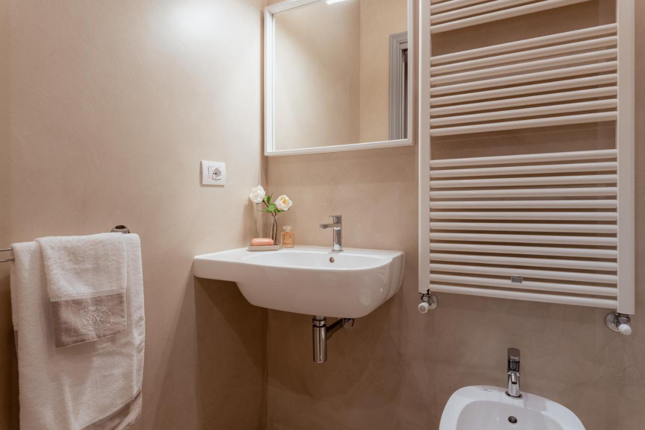 Il Cortile Di Elisa & Our Flats Bed & Breakfast Lucca Bagian luar foto