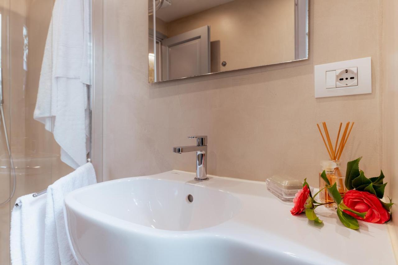 Il Cortile Di Elisa & Our Flats Bed & Breakfast Lucca Bagian luar foto